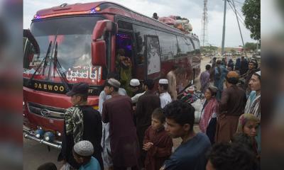 অবৈধ আফগান নাগরিকদের উচ্ছেদ শুরু করল পাকিস্তান