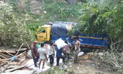 নিয়ন্ত্রণ হারিয়ে অটোরিকশায় ট্রাকের ধাক্কা, নিহত ৫