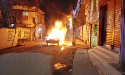 চলন্ত প্রাইভেটকারে আগুন