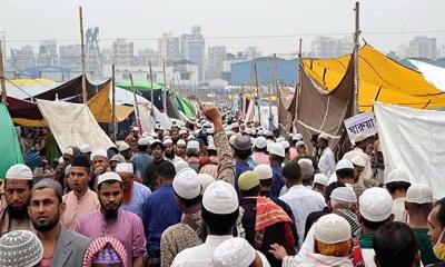 দ্বিতীয় দিনে ইবাদত-বয়ানে মশগুল ইজতেমা ময়দান