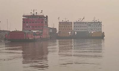 ঘন কুয়াশায় পাটুরিয়া-দৌলতদিয়ায় নৌ-যান বন্ধ