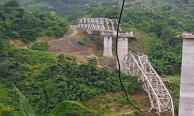 নির্মাণাধীন সেতুতে ধস: ১৭ জনের প্রাণহানি