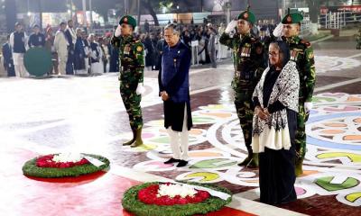 একুশের প্রথম প্রহরে রাষ্ট্রপতি-প্রধানমন্ত্রীর শ্রদ্ধা