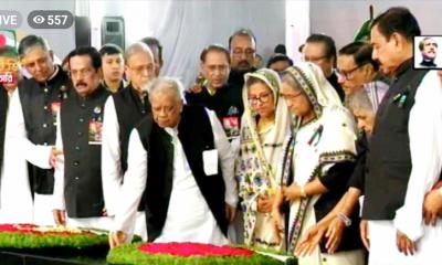 শাহাদাতবার্ষিকীতে বঙ্গবন্ধুর প্রতিকৃতিতে আ.লীগের শ্রদ্ধা