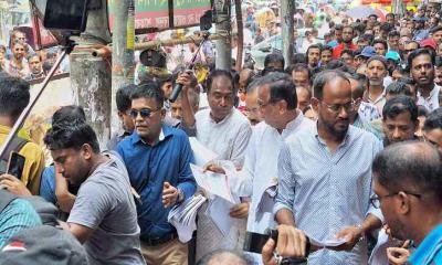 খালেদা জিয়ার মুক্তি ও সুচিকিৎসার দাবিতে বিএনপির লিফলেট বিতরণ