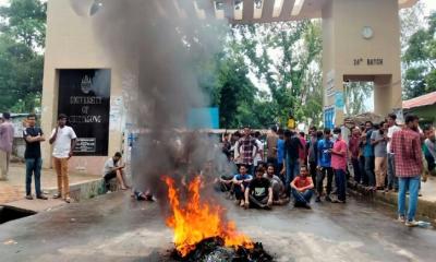 চবিতে ছাত্রলীগের পদবঞ্চিতদের বিক্ষোভ, বাস-শাটল ট্রেন বন্ধ