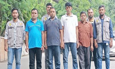 মিষ্টির প্যাকেটে ঘুষের টাকা আনতে বলেন দুদক কর্মকর্তার পিএ
