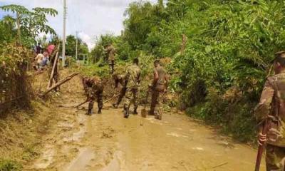 পাহাড় ধসে যান চলাচল বন্ধ, সাজেকে আটকা হাজারো পর্যটক