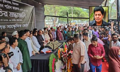 কেন্দ্রীয় শহীদ মিনারে নায়ক ফারুকের মরদেহে সর্বস্তরের শ্রদ্ধা