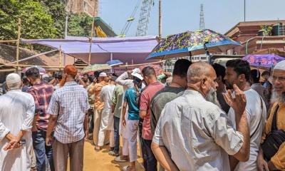 বঙ্গবাজারের ক্ষতিগ্রস্ত ব্যবসায়ীদের তালিকা করছে জেলা প্রশাসন