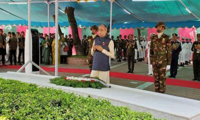 টুঙ্গিপাড়ায় বঙ্গবন্ধুর সমাধিতে রাষ্ট্রপতির শ্রদ্ধা