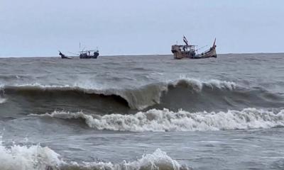 সমুদ্র বন্দর থেকে নামল সতর্ক সংকেত