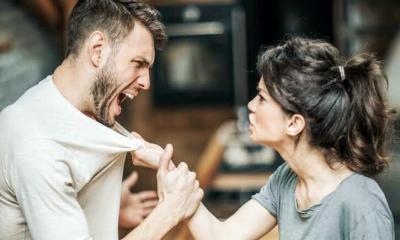 স্বামীকে যেসব কথা বললে ভাঙতে পারে সংসার