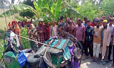 মহাদেবপুরে ট্রাক-সিএনজির মুখোমুখি সংঘর্ষে ৪ জনের মৃত্যু