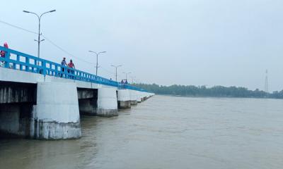 হঠাৎ তিস্তায় পানি বৃদ্ধি, খুলে দেওয়া হয়েছে ৪৪ গেট