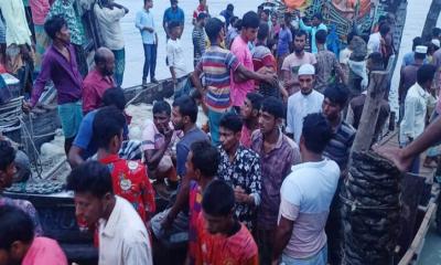 বঙ্গোপসাগরে ১১ ট্রলারডুবি, ৩৪ জেলে নিখোঁজ