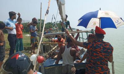 বরযাত্রীবাহী ট্রলারডুবিতে নিখোঁজ ৪ জনের মরদেহ উদ্ধার