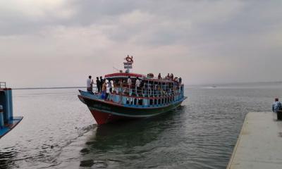 ১৫ ঘণ্টা পর দৌলতদিয়া-পাটুরিয়া নৌরুটে লঞ্চ চলাচল শুরু