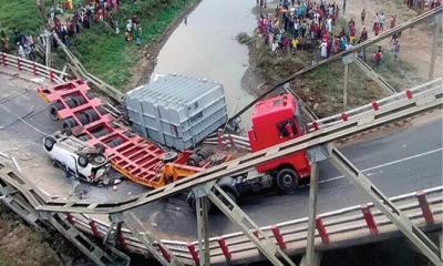 ত্রিশালে ব্রিজ ভেঙে পড়ার ঘটনায় ৩০ কোটি টাকা ক্ষতিপূরণ চেয়ে মামলা