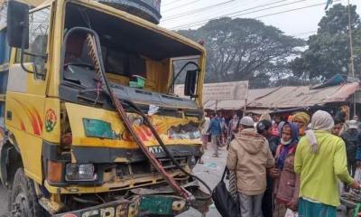 গাইবান্ধায় বাস-ট্রাক-মোটরসাইকেল সংঘর্ষে নিহত ৩