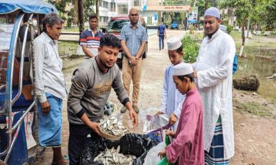 শরীয়তপুরে জব্দ ১৫ মণ জাটকা গেল এতিমখানায়