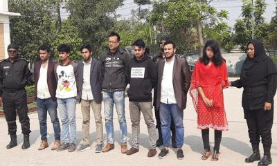 ফেসবুকে চটকদার বিজ্ঞাপন দিয়ে প্রতারণা, নারীসহ আটক ৭